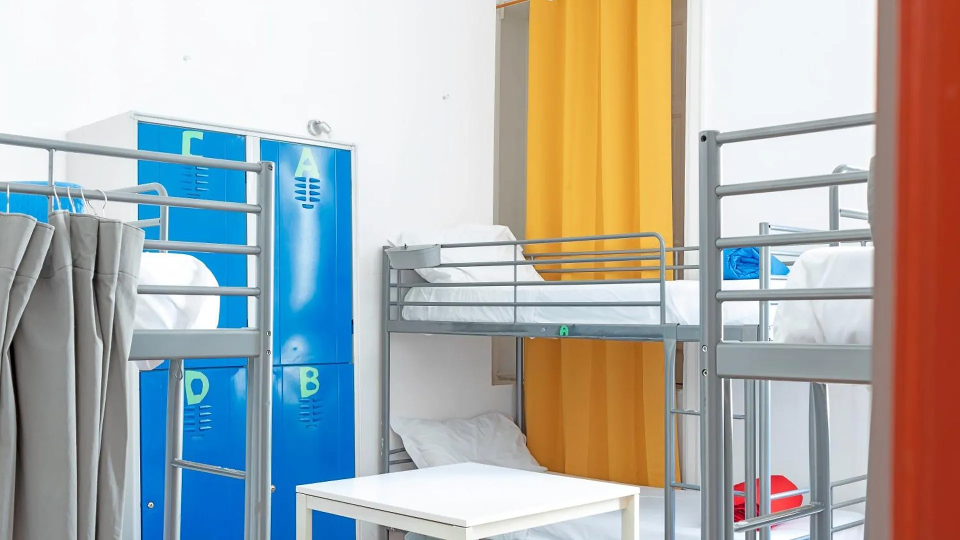 A Casa Di Amici Hostel Παλέρμο 0*,  Ιταλία