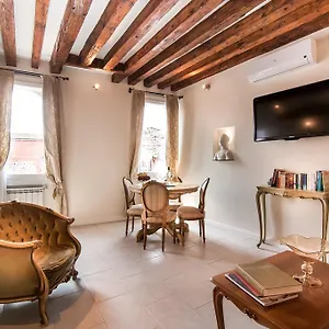 Michelle In Charming Apartamento Veneza