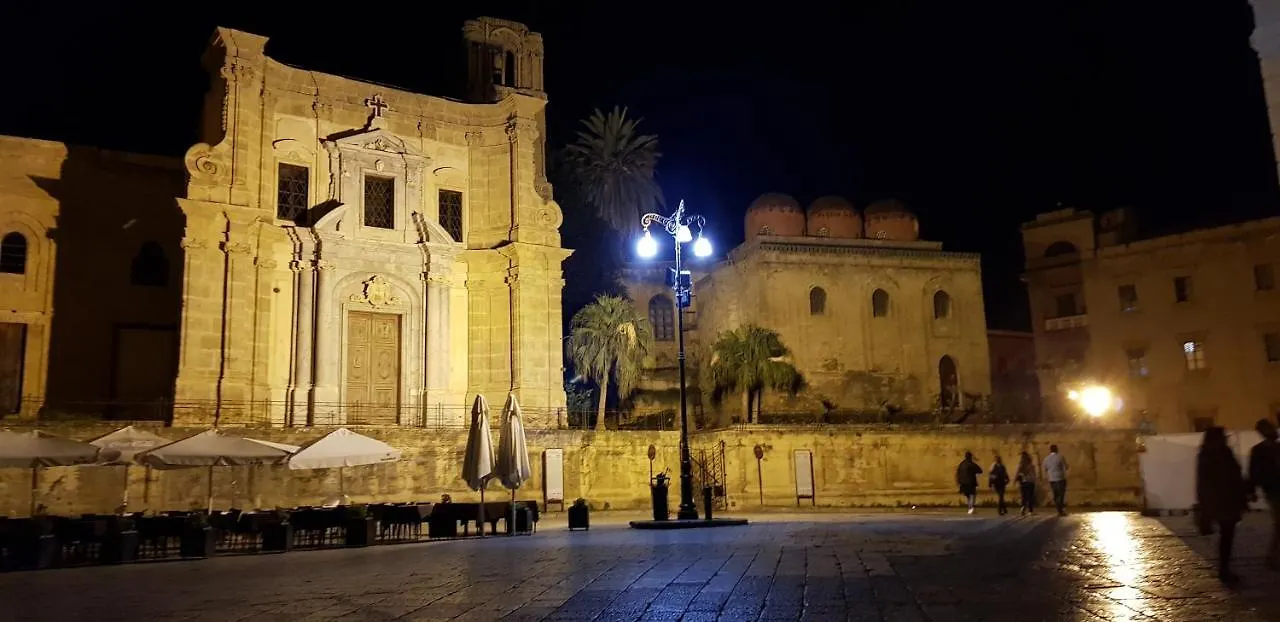 הוסטל פלרמו A Casa Di Amici אכסניה